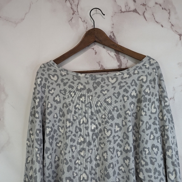 Lucky Brand Shirt Womens 2X Gray Leopard Animal Print V Neck Long Sleeve Dolman - Picture 6 of 12